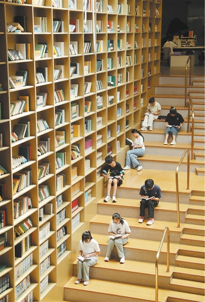 配资开户大全 书香何以能致远（文化中国行·人文观察）